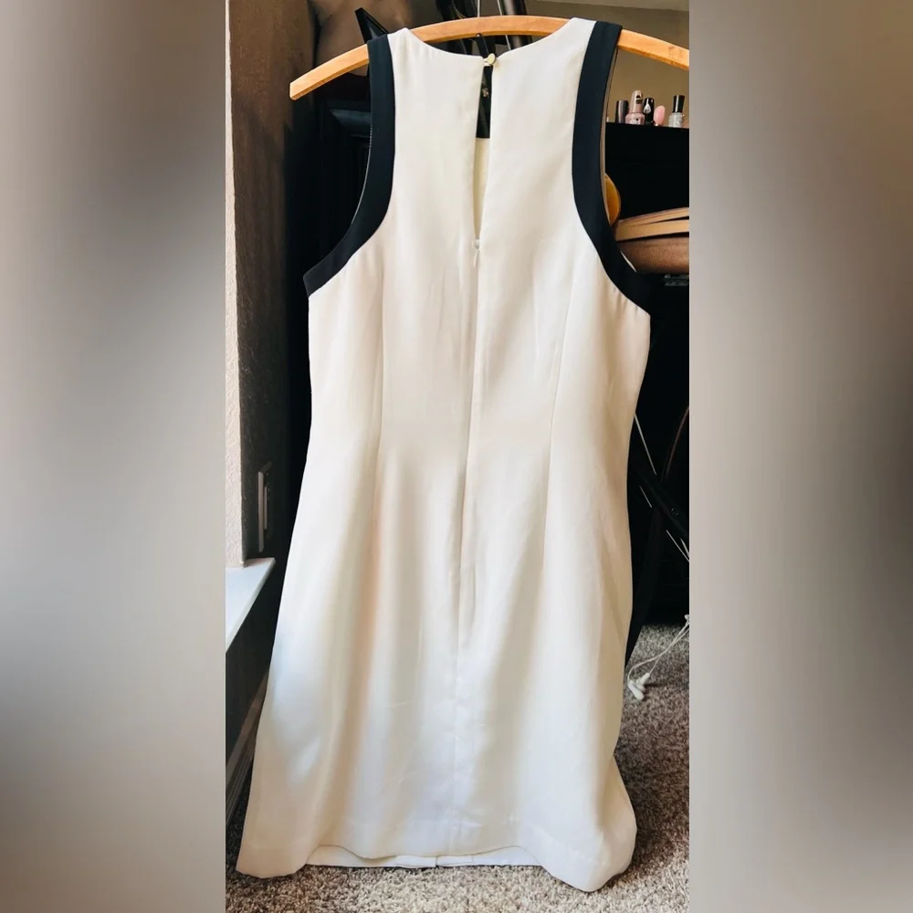 White dress - Picture 2 of 4